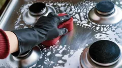 5 jednoduchých triků, jak přírodně vyčistit varnou desku bez chemie